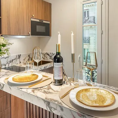Eiffel Tower - For 4 People Apartment *