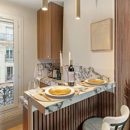 Eiffel Tower - For 4 People Apartment Paris