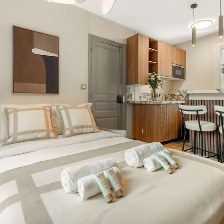 Eiffel Tower - For 4 People Apartment *