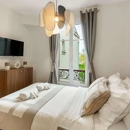 Eiffel Tower - For 4 People Apartment Paris